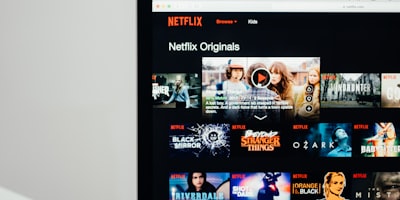 剧情片《成瘾剂量》海报，揭露阿片类药物危机